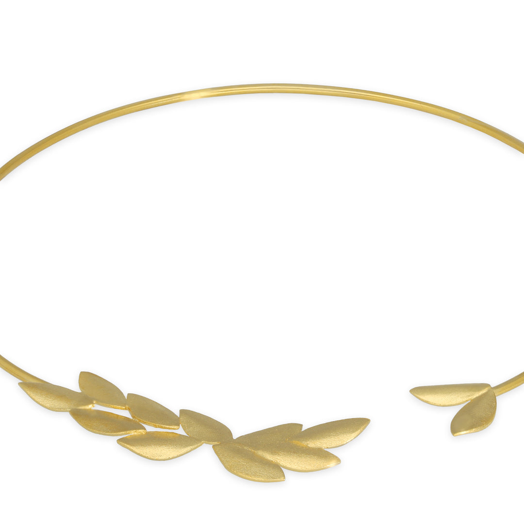Choker with olive leaves