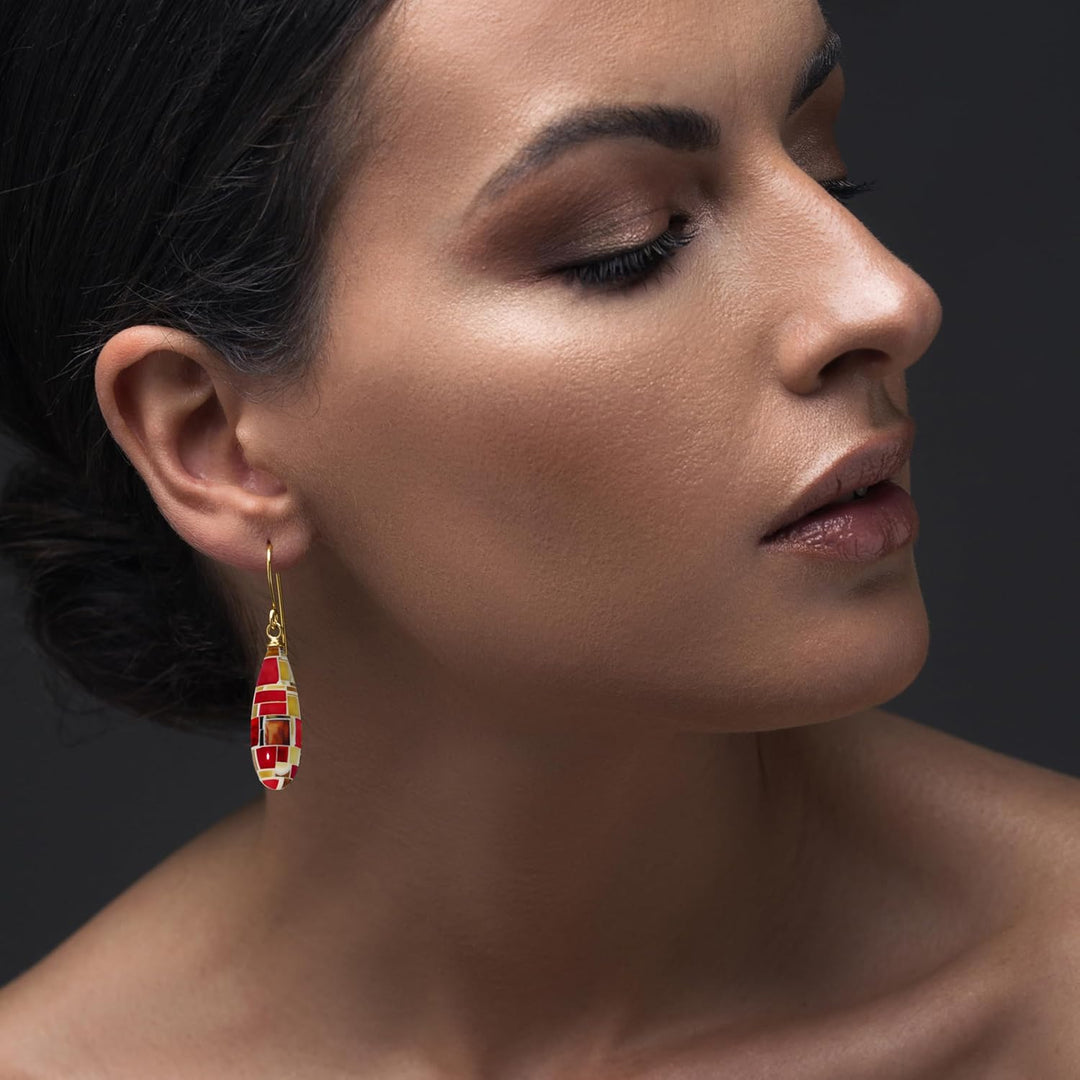 Earrings with amber chips