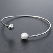 Manschettenarmband aus Sterlingsilber mit Kugel und weißen Perle