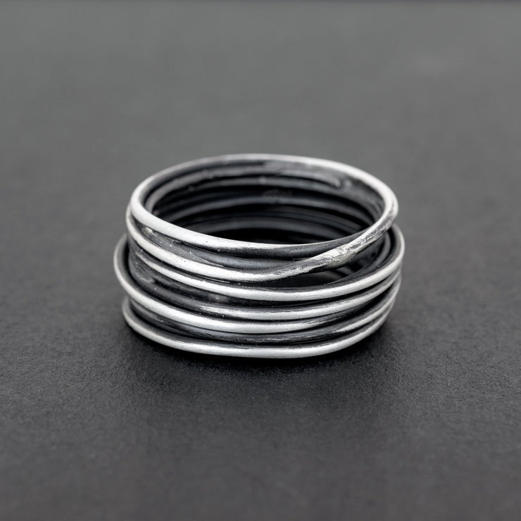 Ring für Herren aus gedrehtem oxidiertem Sterlingsilber Draht