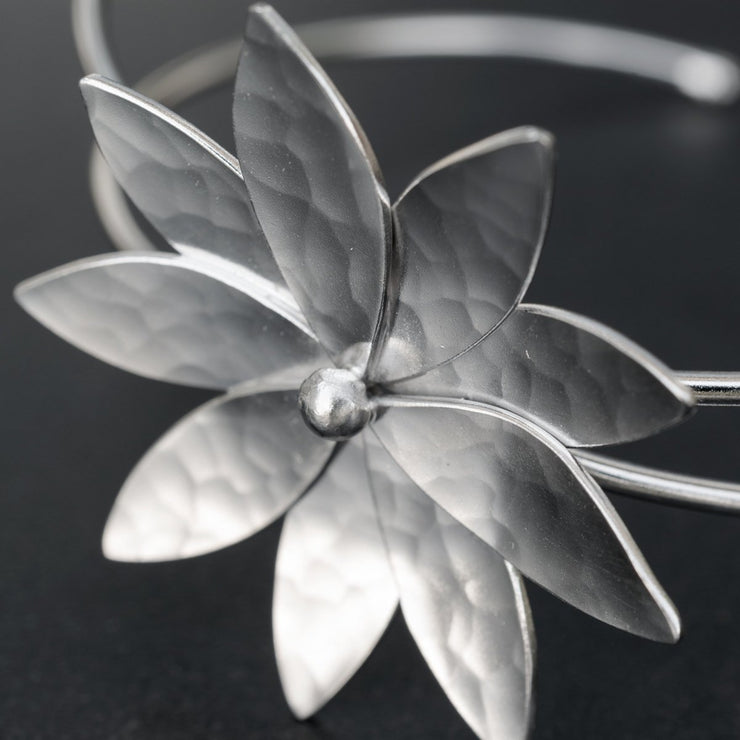Manschettenarmband mit großen Blume - Emmanuela - handcrafted for you-sterlingsilber